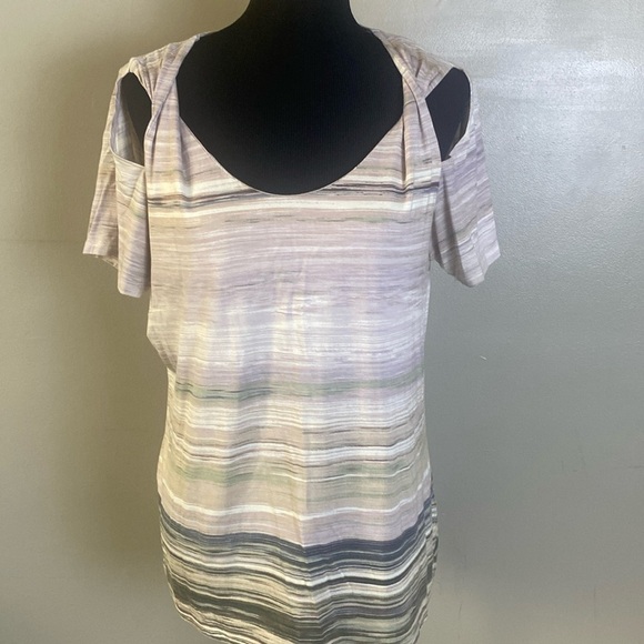 Rose & Olive Short Sleeve Top w/ Cut-Out Front Shoulder Scoop Neck Sz L - Picture 1 of 6